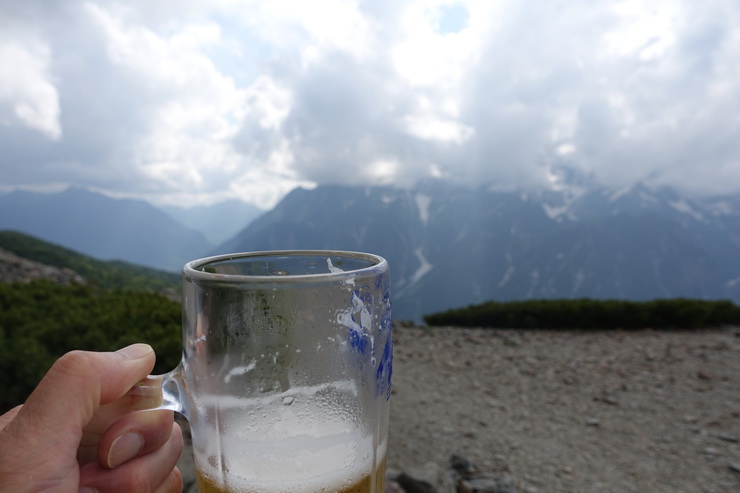 蝶ケ岳ヒュッテで乾杯