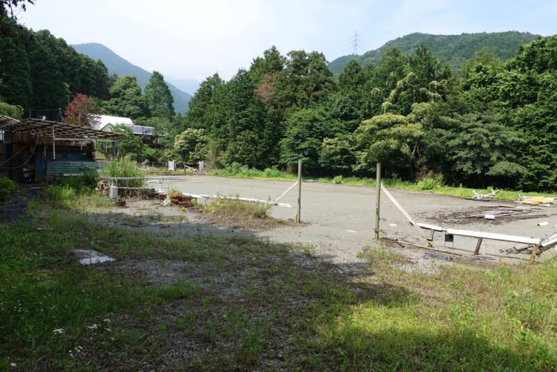 丹沢乗馬クラブ／馬場（2017年6月撮影）