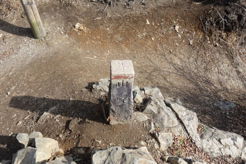 行者岳の山頂:図根点