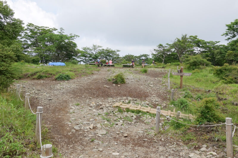 丹沢山の山頂広場