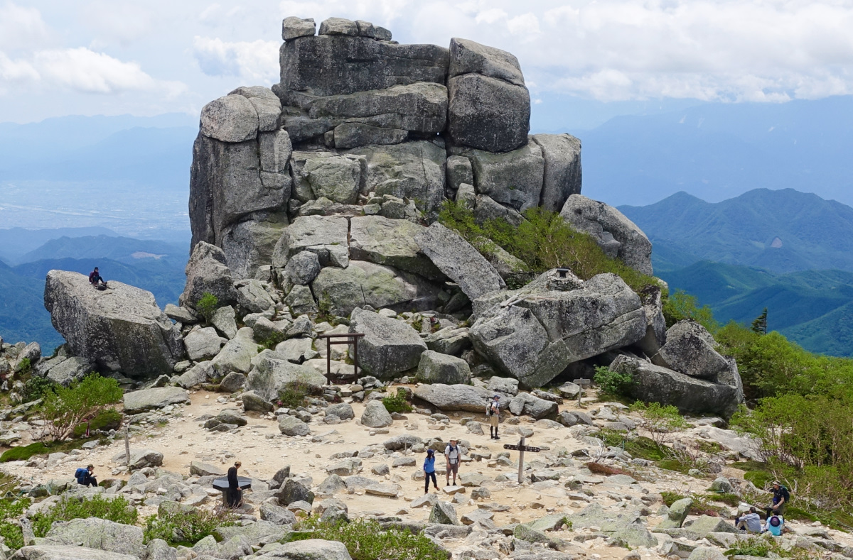 金峰山のシンボル 五丈岩 に登ってはいけない 山旅gogo