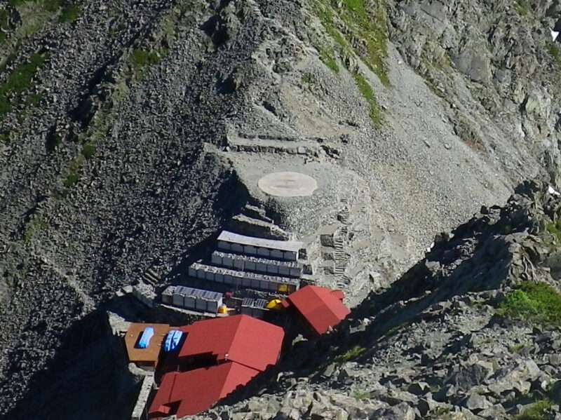 穂高岳山荘のテント場