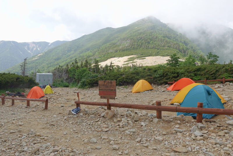 常念小屋のテント場